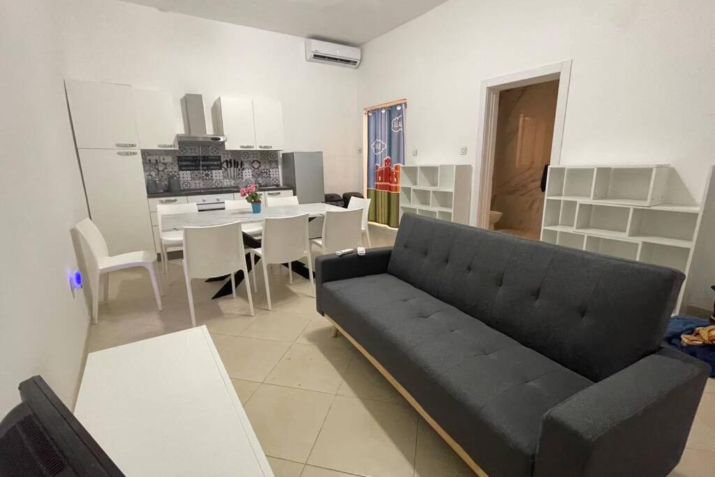 2 Bed Apt In Heart Of St Julians - 5Min From Seafront Saint Julian's Екстер'єр фото