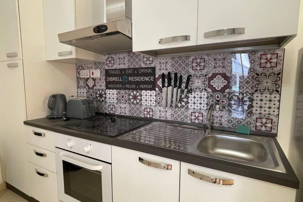 2 Bed Apt In Heart Of St Julians - 5Min From Seafront Saint Julian's Екстер'єр фото