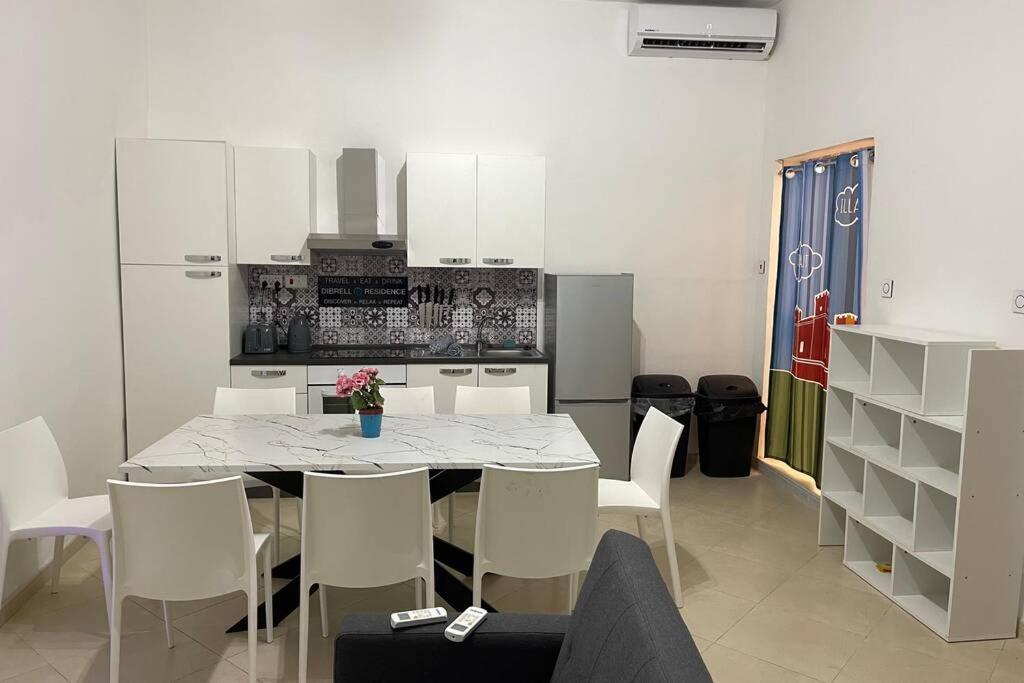 2 Bed Apt In Heart Of St Julians - 5Min From Seafront Saint Julian's Екстер'єр фото